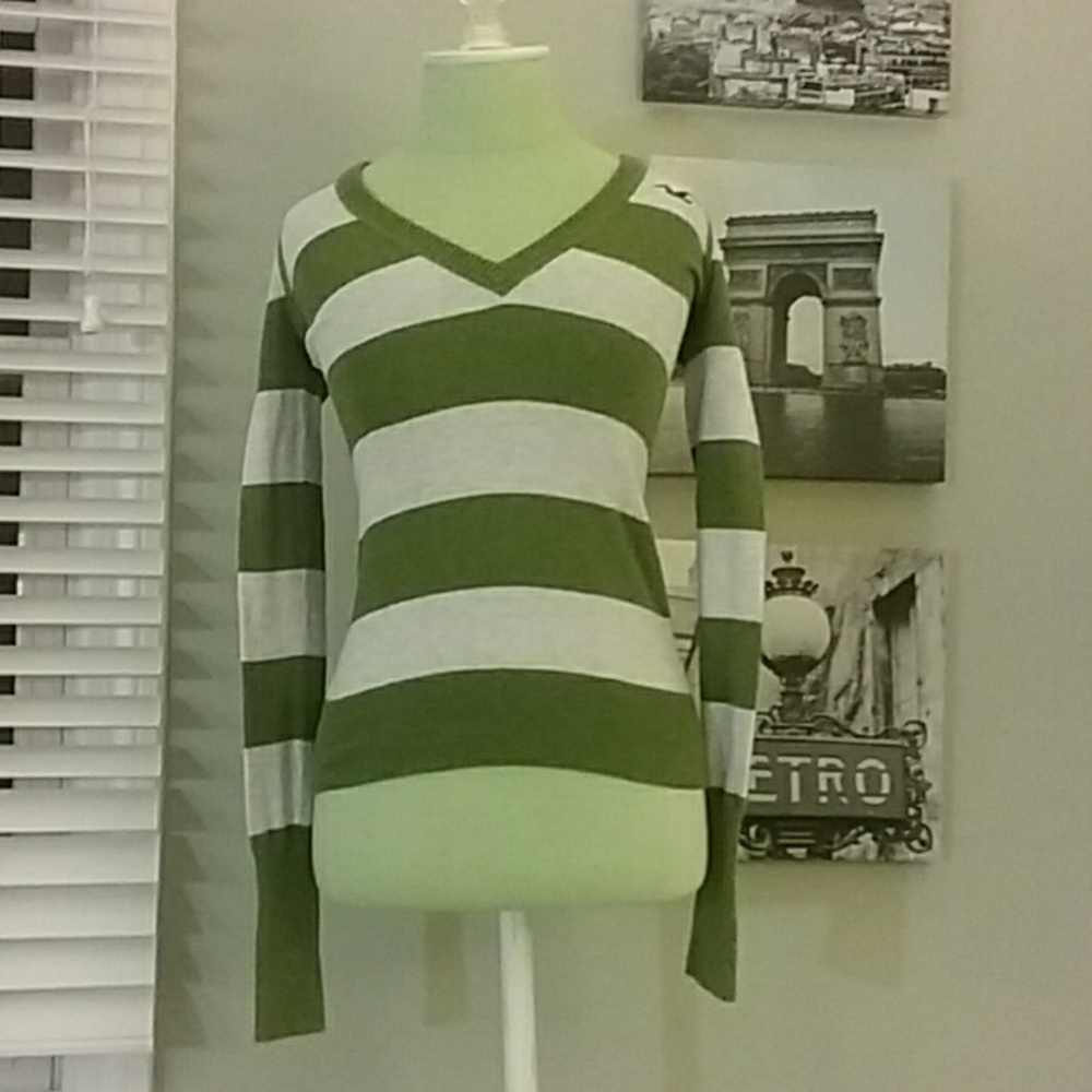 Hollister V-neck sweater